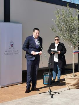 V Luciji odprli funkcionalno zasnovano nadkrito tržnico (2)